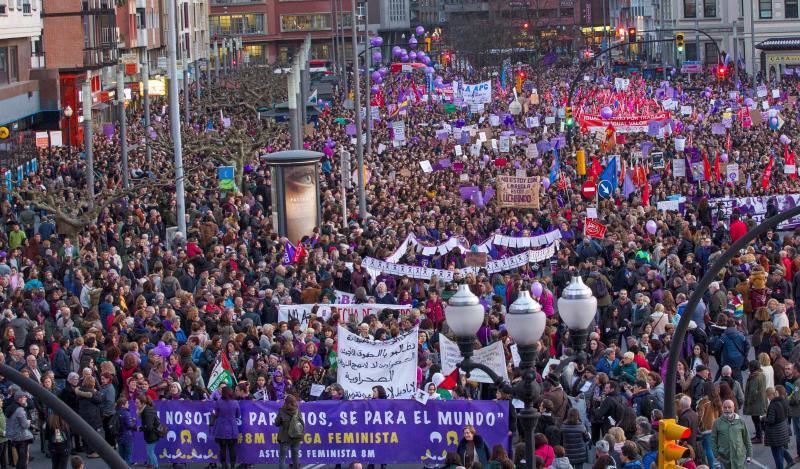 Asturias celebra el Día Internacional de la Mujer en las calles de Gijón en la primera huelga general feminista convocada bajo el lema 'Si nosotras paramos, se para el mundo'
