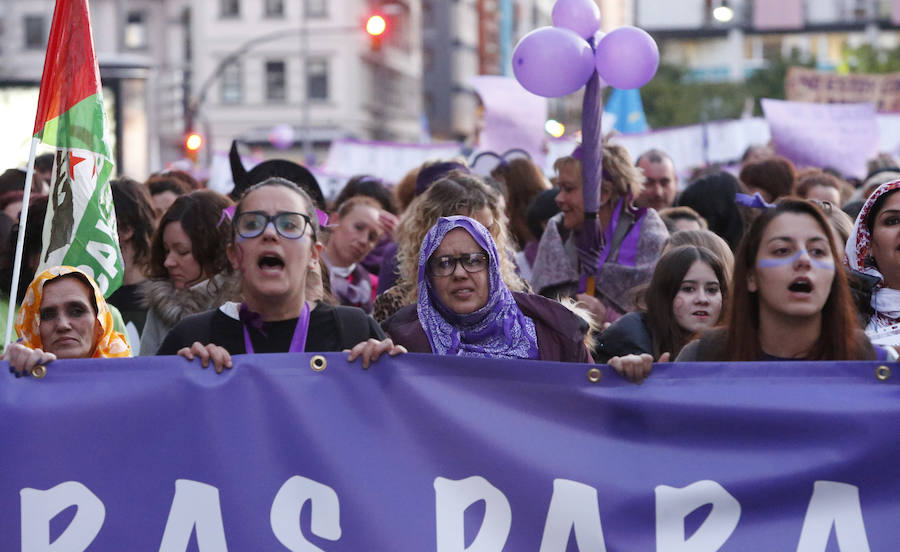 Asturias celebra el Día Internacional de la Mujer en las calles de Gijón en la primera huelga general feminista convocada bajo el lema 'Si nosotras paramos, se para el mundo'