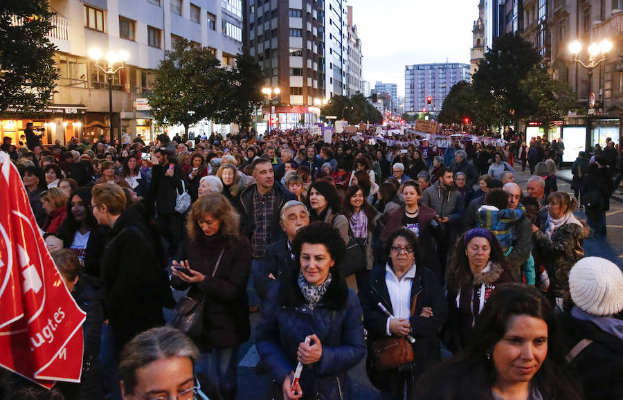 Asturias celebra el Día Internacional de la Mujer en las calles de Gijón en la primera huelga general feminista convocada bajo el lema 'Si nosotras paramos, se para el mundo'