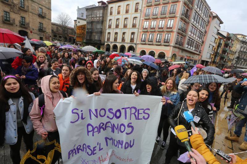 Fotos: Concentración en Avilés por el 8-M