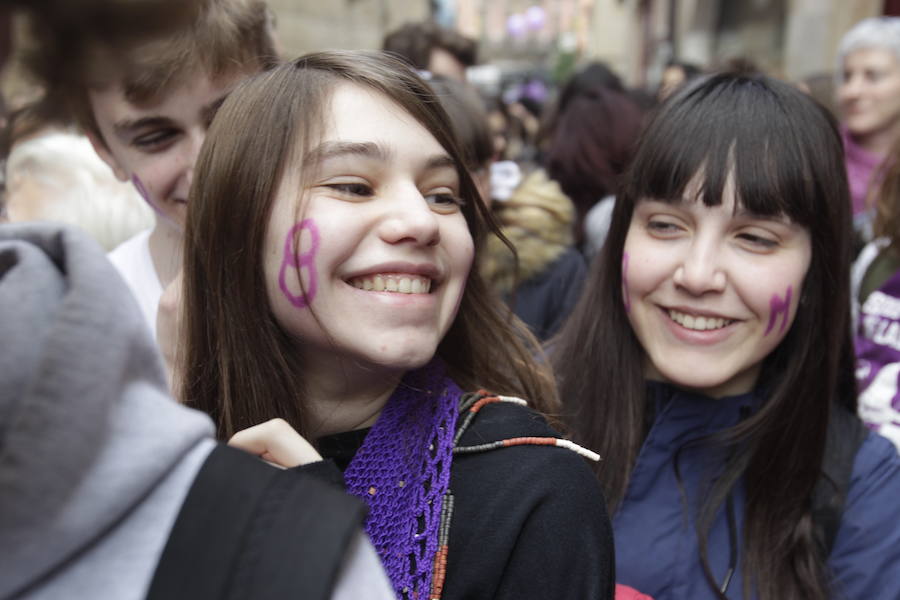 Fotos: Lleno total en la plaza Mayor de Oviedo por el 8-M