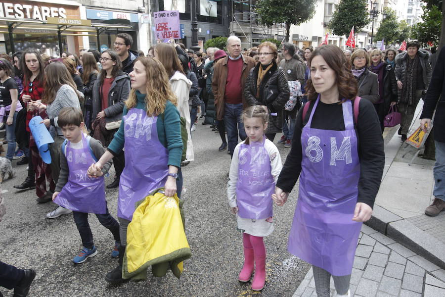 Fotos: Lleno total en la plaza Mayor de Oviedo por el 8-M