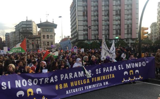 Imagen. Masiva manifestación por la igualdad en Gijón.