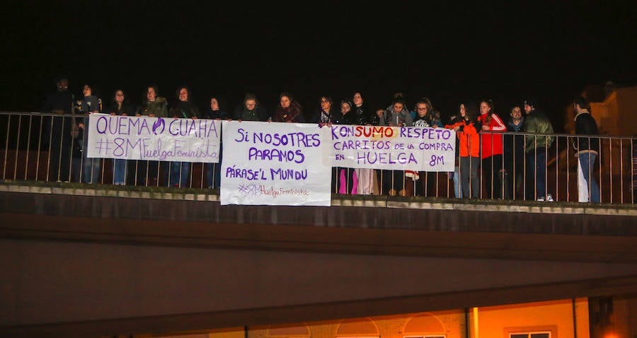 Las mujeres de la región recorren las calles para reivindicar la igualdad en todos los ámbitos de la sociedad.