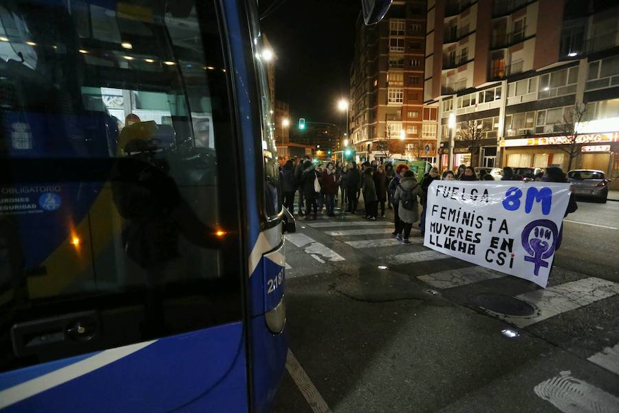 Las mujeres de la región recorren las calles para reivindicar la igualdad en todos los ámbitos de la sociedad.