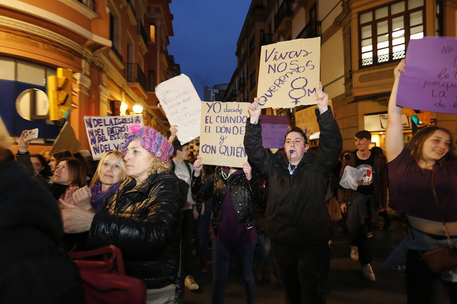 Asturias celebra el Día Internacional de la Mujer en las calles de Gijón en la primera huelga general feminista convocada bajo el lema 'Si nosotras paramos, se para el mundo'