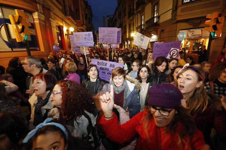 Asturias celebra el Día Internacional de la Mujer en las calles de Gijón en la primera huelga general feminista convocada bajo el lema 'Si nosotras paramos, se para el mundo'