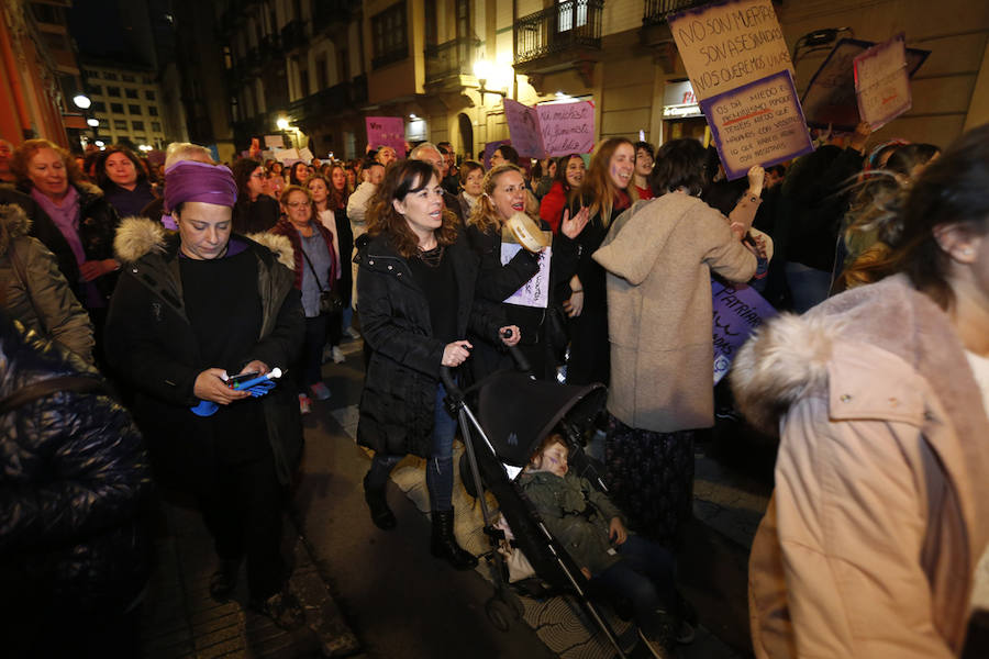 Asturias celebra el Día Internacional de la Mujer en las calles de Gijón en la primera huelga general feminista convocada bajo el lema 'Si nosotras paramos, se para el mundo'