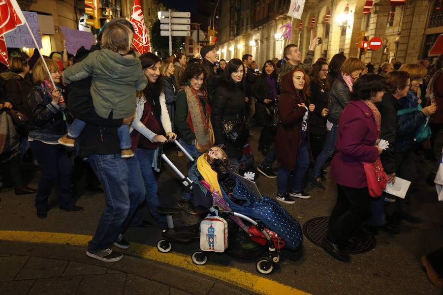 Asturias celebra el Día Internacional de la Mujer en las calles de Gijón en la primera huelga general feminista convocada bajo el lema 'Si nosotras paramos, se para el mundo'