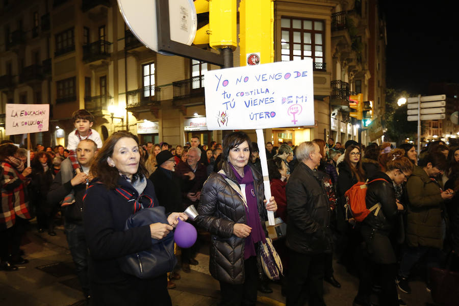 Asturias celebra el Día Internacional de la Mujer en las calles de Gijón en la primera huelga general feminista convocada bajo el lema 'Si nosotras paramos, se para el mundo'