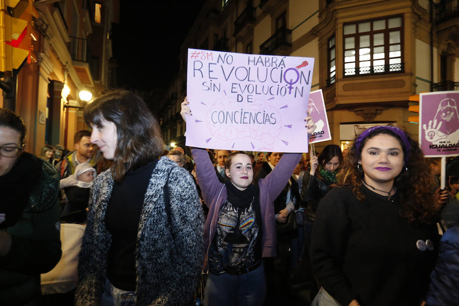 Asturias celebra el Día Internacional de la Mujer en las calles de Gijón en la primera huelga general feminista convocada bajo el lema 'Si nosotras paramos, se para el mundo'