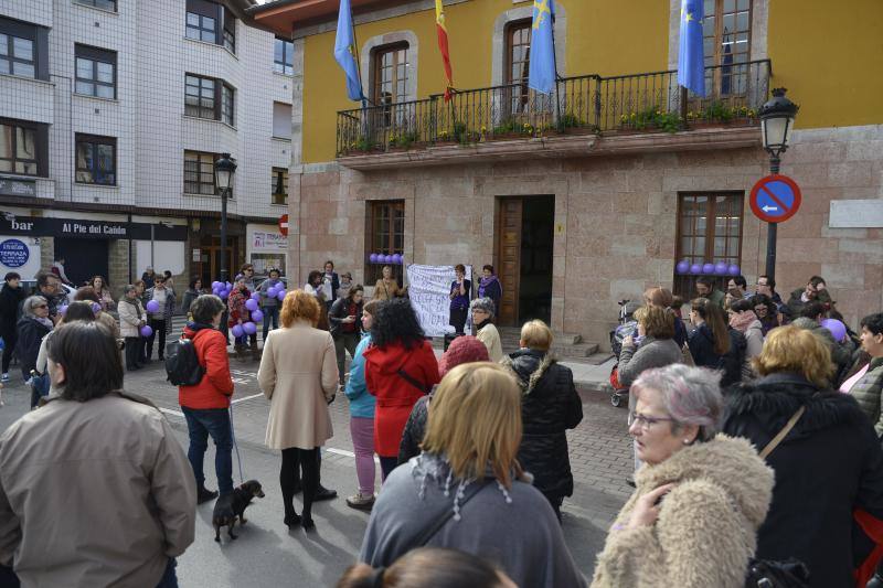 Pasacalles nocturnos en Oviedo, Gijón y Avilés y piquetes informativos en calles y espacios públicos. Así ha comenzado la jornada de huelga del 8 de marzo en Asturias.