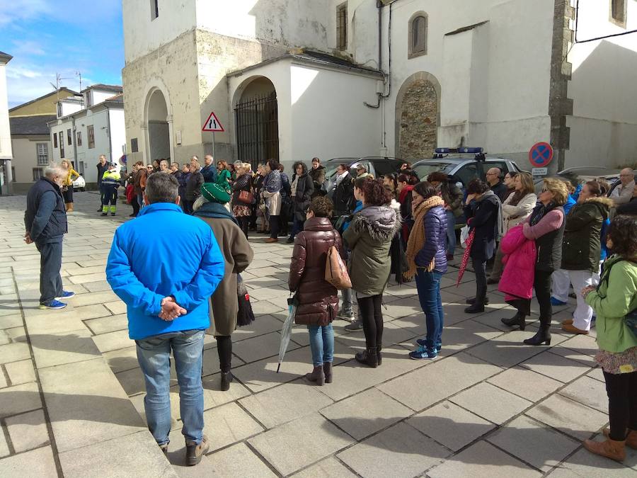 Pasacalles nocturnos en Oviedo, Gijón y Avilés y piquetes informativos en calles y espacios públicos. Así ha comenzado la jornada de huelga del 8 de marzo en Asturias.