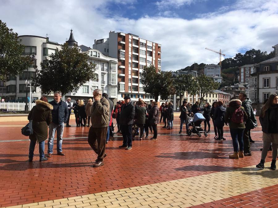 Pasacalles nocturnos en Oviedo, Gijón y Avilés y piquetes informativos en calles y espacios públicos. Así ha comenzado la jornada de huelga del 8 de marzo en Asturias.