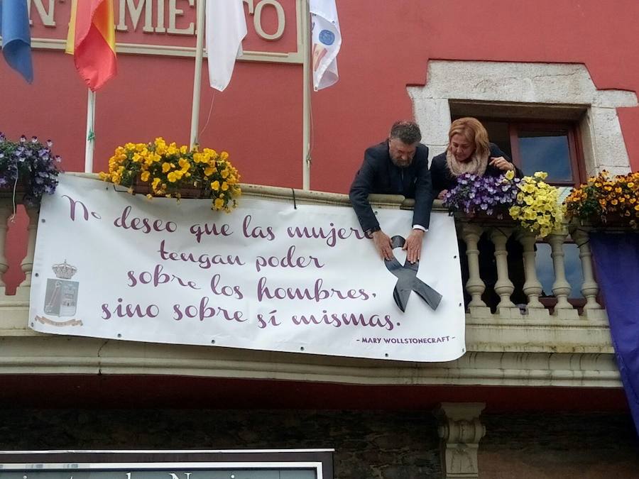 Pasacalles nocturnos en Oviedo, Gijón y Avilés y piquetes informativos en calles y espacios públicos. Así ha comenzado la jornada de huelga del 8 de marzo en Asturias.