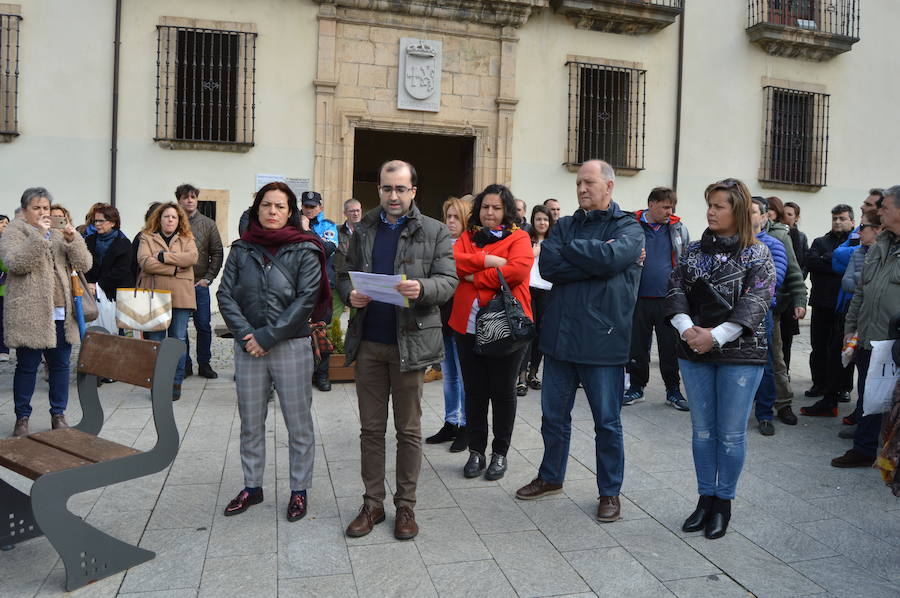 Pasacalles nocturnos en Oviedo, Gijón y Avilés y piquetes informativos en calles y espacios públicos. Así ha comenzado la jornada de huelga del 8 de marzo en Asturias.