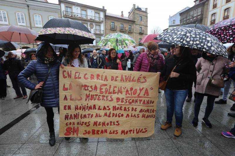 Pasacalles nocturnos en Oviedo, Gijón y Avilés y piquetes informativos en calles y espacios públicos. Así ha comenzado la jornada de huelga del 8 de marzo en Asturias.