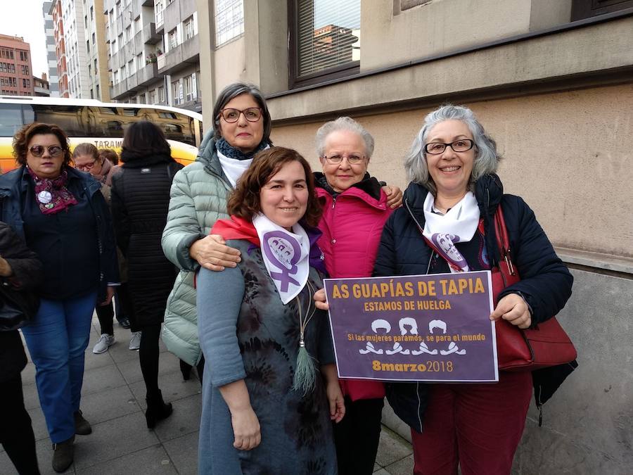 Pasacalles nocturnos en Oviedo, Gijón y Avilés y piquetes informativos en calles y espacios públicos. Así ha comenzado la jornada de huelga del 8 de marzo en Asturias.