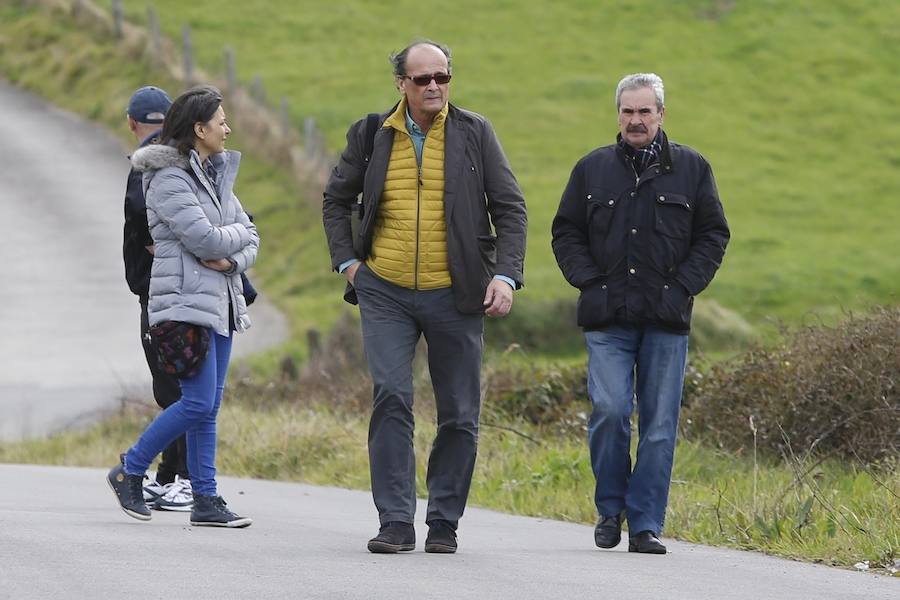 La búsqueda de Lorena Torre se ha reanudado este viernes. Más de cuarenta efectivos participan en el operativo, que rastrea la costa de Gijón en busca de algún indicio sobre la mujer, que desapareció el pasado día 1. 