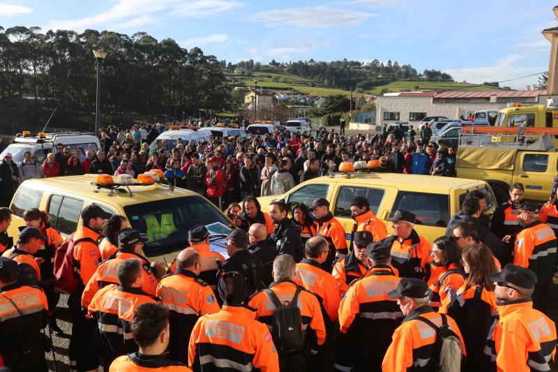 Nueva jornada de búsqueda de Concepción Barbeira en Avilés. Más de 300 personas han participado en el rastreo de la costa en el entorno de la playa de Santa María del Mar. 