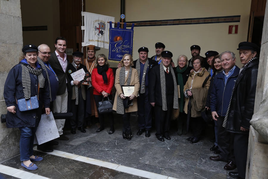 La Cofradía del Oriciu ha reunido en Gijón unas 200 personas con motivo de su VI Gran Capítulo, en el que se ha distinguido al Centro Asturiano de Madrid, Jesús Castro y José A. Fidalgo.