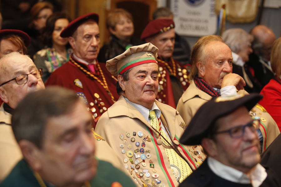 La Cofradía del Oriciu ha reunido en Gijón unas 200 personas con motivo de su VI Gran Capítulo, en el que se ha distinguido al Centro Asturiano de Madrid, Jesús Castro y José A. Fidalgo.