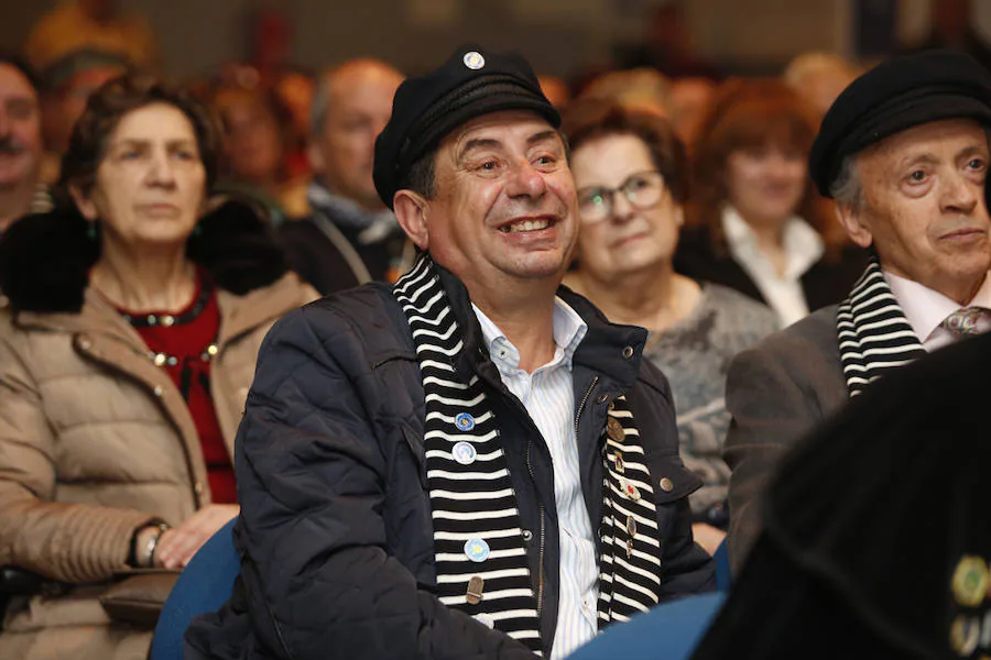 La Cofradía del Oriciu ha reunido en Gijón unas 200 personas con motivo de su VI Gran Capítulo, en el que se ha distinguido al Centro Asturiano de Madrid, Jesús Castro y José A. Fidalgo.