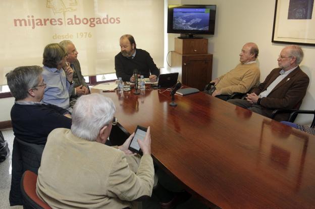 Ignacio Fernández Fidalgo se dirige a los participantes del Seminario Jurídico Gerardo Turiel. 