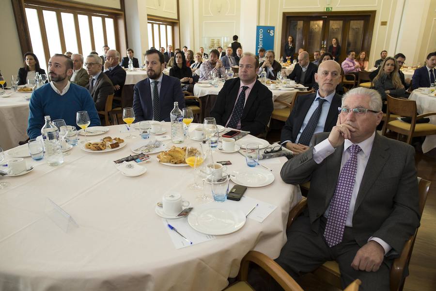 La ponencia corrió a cargo del subdirector general y director de Asset Management y Análisis de Banco Sabadell, Cirus Andreu. 