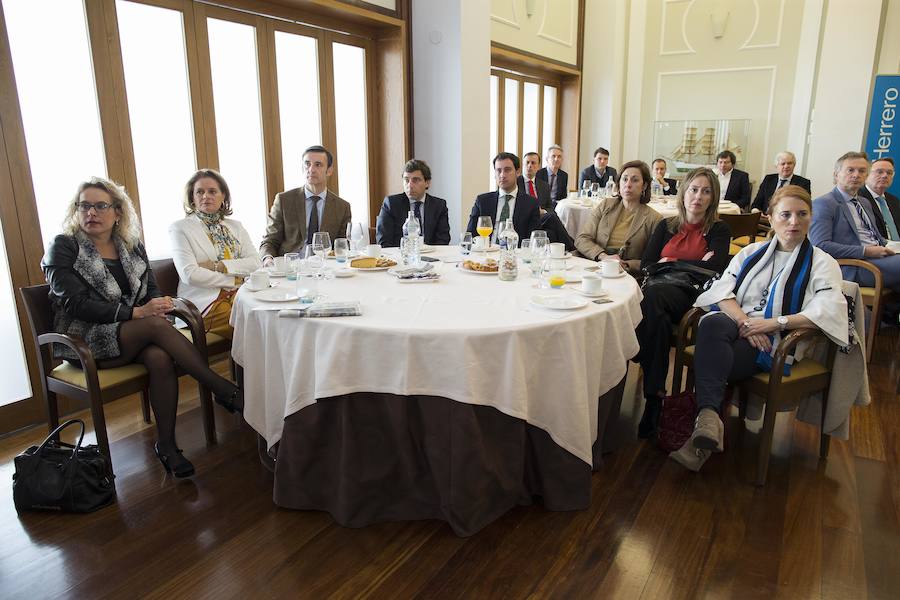 La ponencia corrió a cargo del subdirector general y director de Asset Management y Análisis de Banco Sabadell, Cirus Andreu. 