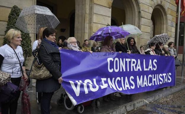 Concentración en Gijón en repulsa por el crimen de Paz Fernández Fernández