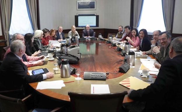 Reunión del pacto educativo antes del abandono del PSOE y ERC. 