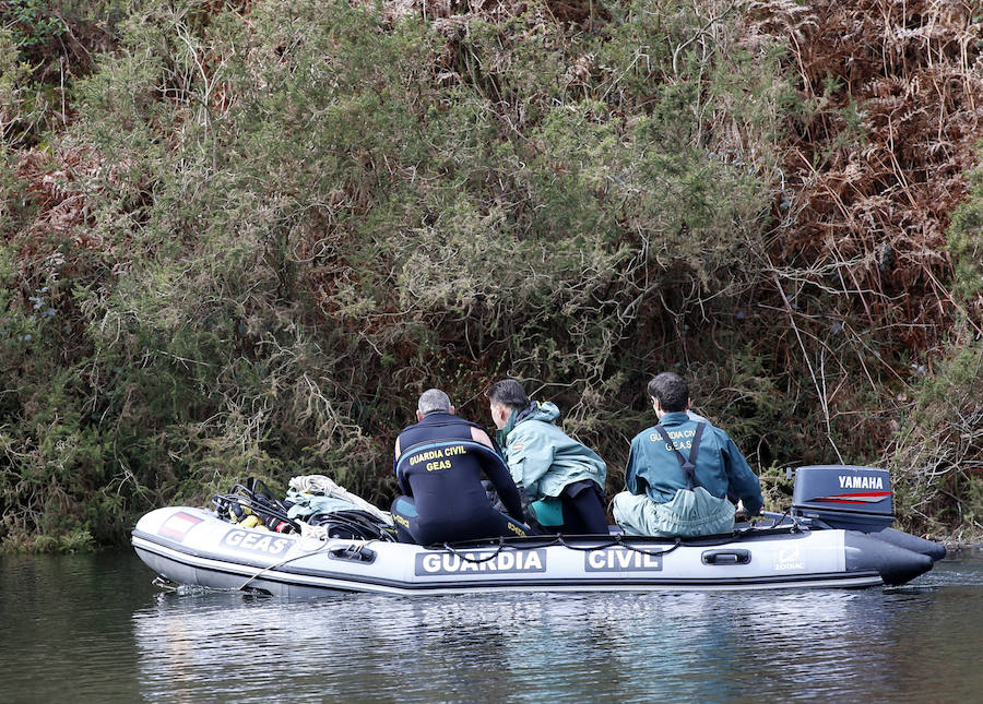 Los buzos tratan de encontrar un bolso y efectos personales de Paz en el pantano