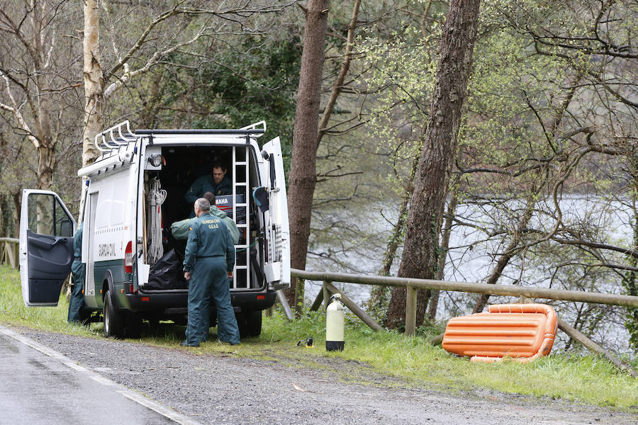 Los buzos tratan de encontrar un bolso y efectos personales de Paz en el pantano