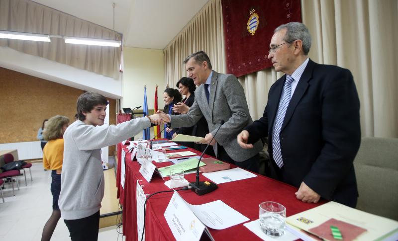 La Facultad de Química ha sido el escenario de la entrega de diplomas a los participantes en la XXXII Olimpiada de Química de Bachillerato. 