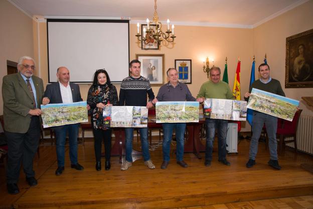 Alcaldes y empresarios, en la presentación del mapa de Picos. 