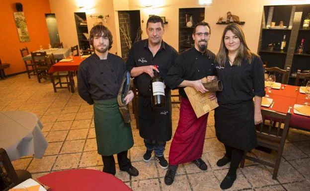 De izquierda a derecha Adrian Gonzalez , Pedro Alvarez , Edith Avendaño y Carlos Ramos. 