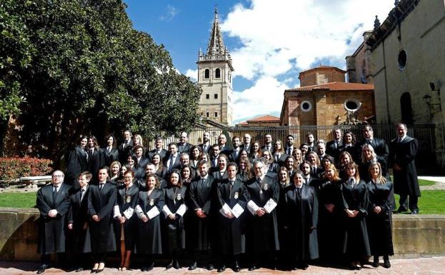 Oviedo acoge la jura de abogados más numerosa de los últimos años