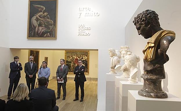 De izquireda a derecha, Alfonso Palacio, Ignasi Miró, Roberto Sánchez, Vicente Domínguez y Andrés Úbeda de los Cobos, entre los dioses del Olimpo.