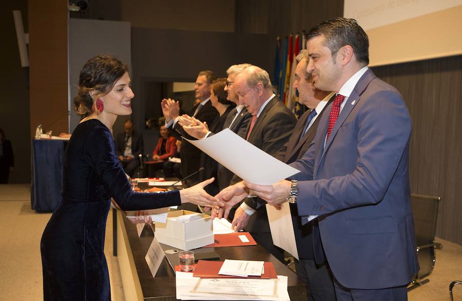 El rector de la Universidad de Oviedo, Santiago Gracía Granda, destacó la «globalización» del mercado laboral actual y el director de la Escuela, Juan Carlos Campo, reclamó al Principado una «digitalización profunda» para el centro. 