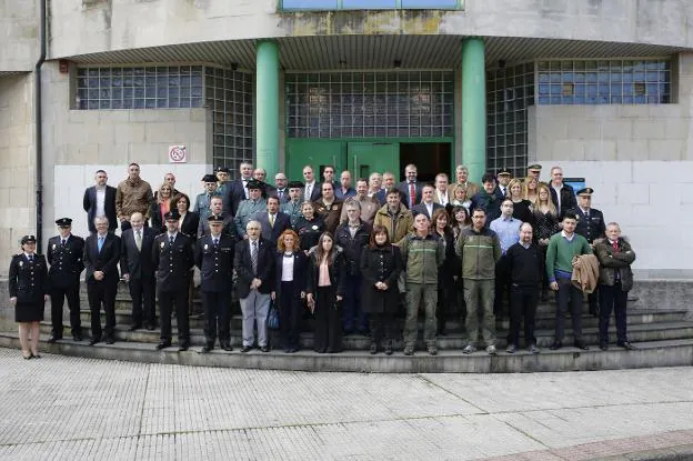 Los premiados por la Asociación de Vigilantes de Seguridad Privada, en La Felguera. :: J. C. ROMÁN