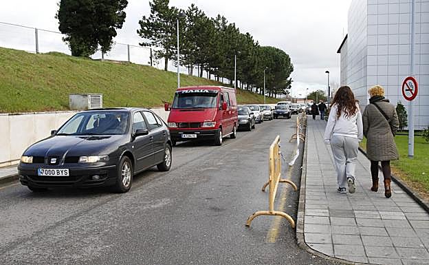 Izquierda Unida de Avilés reclama una solución para el aparcamiento del Hospital San Agustín
