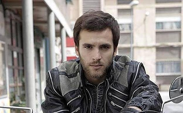 La foto de Ricardo Gómez, Carlitos en 'Cuéntame', que está dando mucho que hablar 