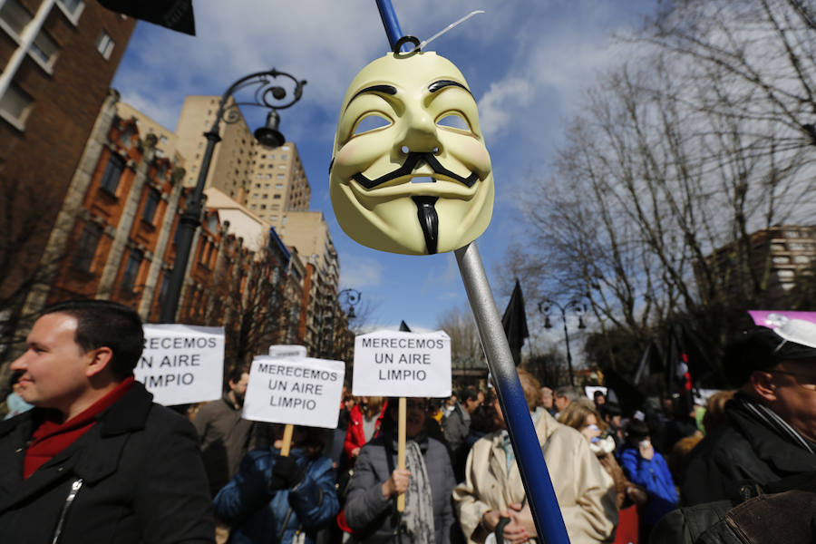 Fotos: Miles de personas se concentra en Gijón contra la contaminación en Asturias