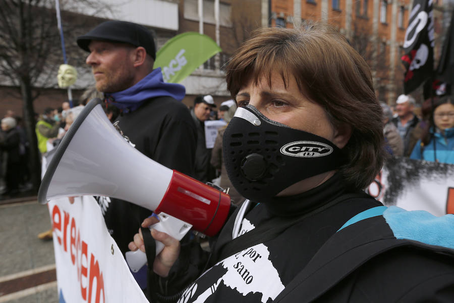 Fotos: Miles de personas se concentra en Gijón contra la contaminación en Asturias