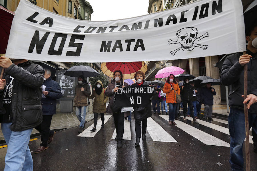 Fotos: Miles de personas se concentra en Gijón contra la contaminación en Asturias