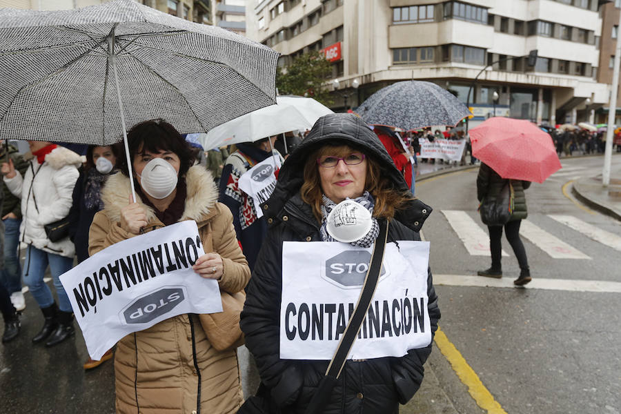 Fotos: Miles de personas se concentra en Gijón contra la contaminación en Asturias