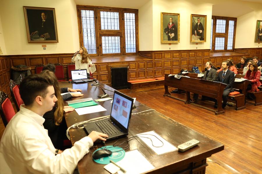 Medio centenar de estudiantes asturianos se han clasificado para la gran final de STARTinnova, el programa de fomento de la cultura emprendedora que promueve EL COMERCIO. Organizados en cinco equipos, han presentado sus proyectos ante un jurado de expertos en el Aula Magna del Edificio Histórico de la Universidad de Oviedo.