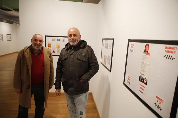 Miguel Sánchez y José Tovaris en la exposición. :: ROMÁN