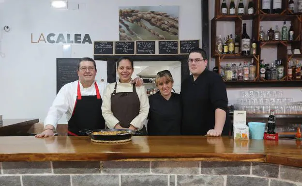 Roberto, Marcia Luzía, Teresa y David, en La Calea. 